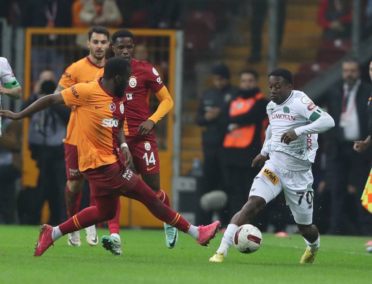 Aslan 3 puanı 3 golle aldı! 25